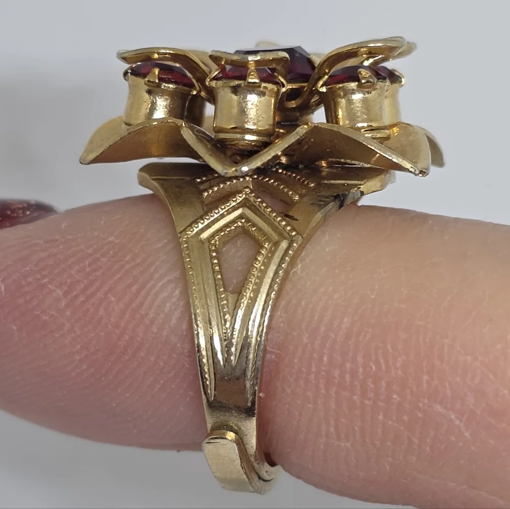 Vintage Floral Flower Red Rhinestone Prong Set Gold Fashion Ring Adjustable